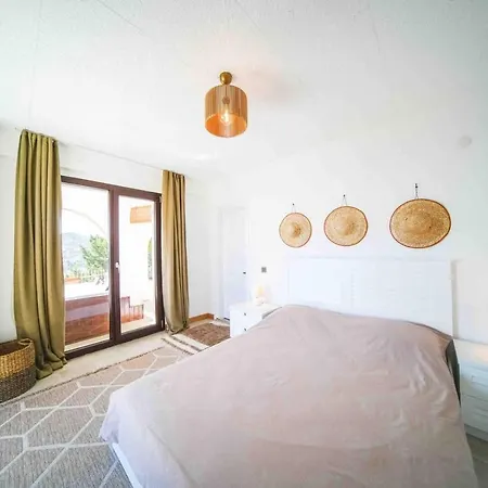 Stunning In With Jacuzzi 4* بودروم