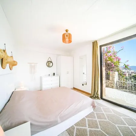 Stunning In With Jacuzzi Hotel
